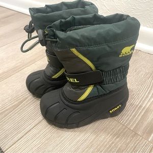 Sorel boys snow boots size 9